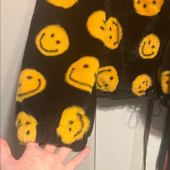 Free Haven Fuzzy Smiley Face Jacket - Picture 4 of 6